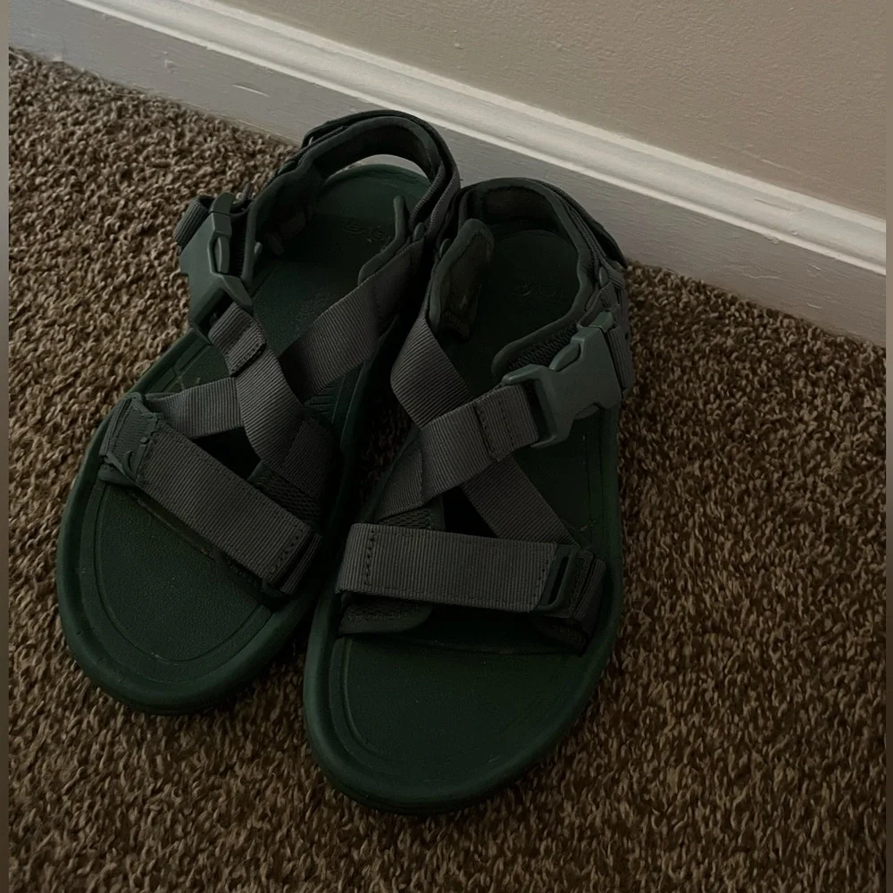 Men’s Teva Sandals Size 9